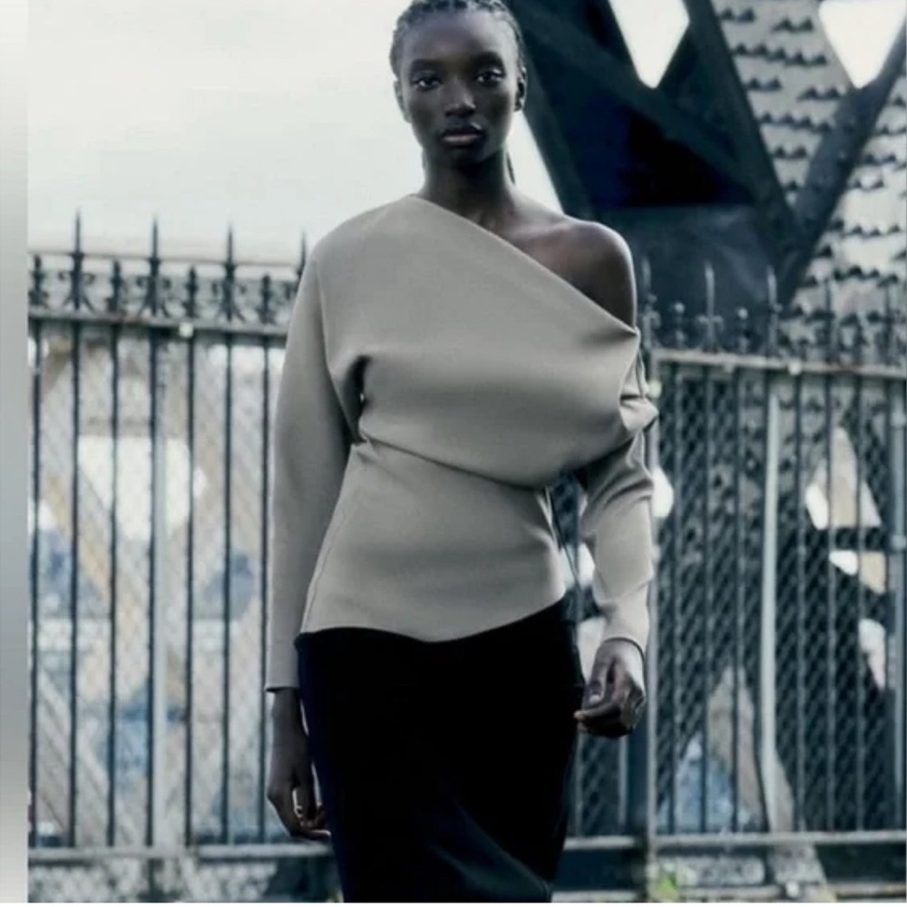 ASYMMETRIC RUCHED TOP - Picture 2 of 5